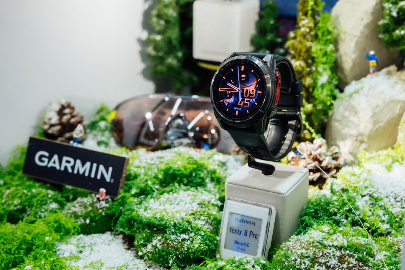 米兰·(milan)携手Garmin 推出首款Micro LED智慧手表