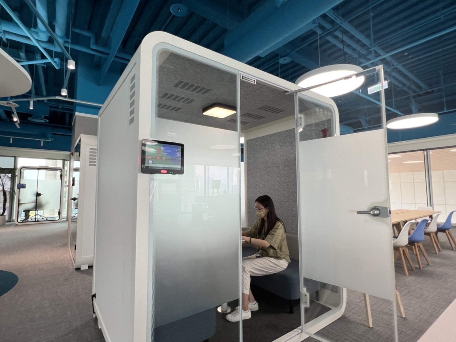 友達高雄據點的智慧行動辦公艙，展現友達在面板以外的研發應用軟實力