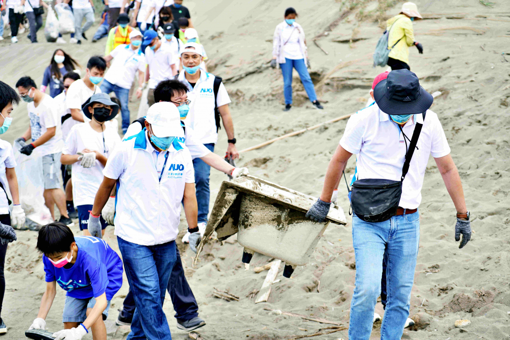 友達永續基金會2022 Ocean Party活動，與桃園市政府環保局、海湧工作室、觀音樹林里社區多方合作，一同手護台灣藍色海岸