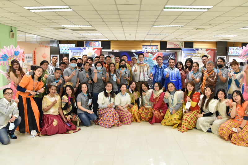 友達推動「安心、創新、用心、同心、盡心」五星職旅，為菲籍員工打造全方位照護，首度贏得「人權實踐與發展領袖獎」殊榮