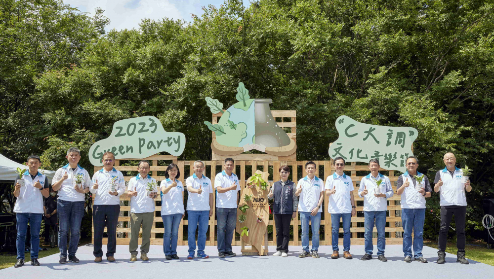 友達光電攜手供應商夥伴及台中市政府，共同倡議及推廣加樹減塑、節能減碳的淨零綠生活