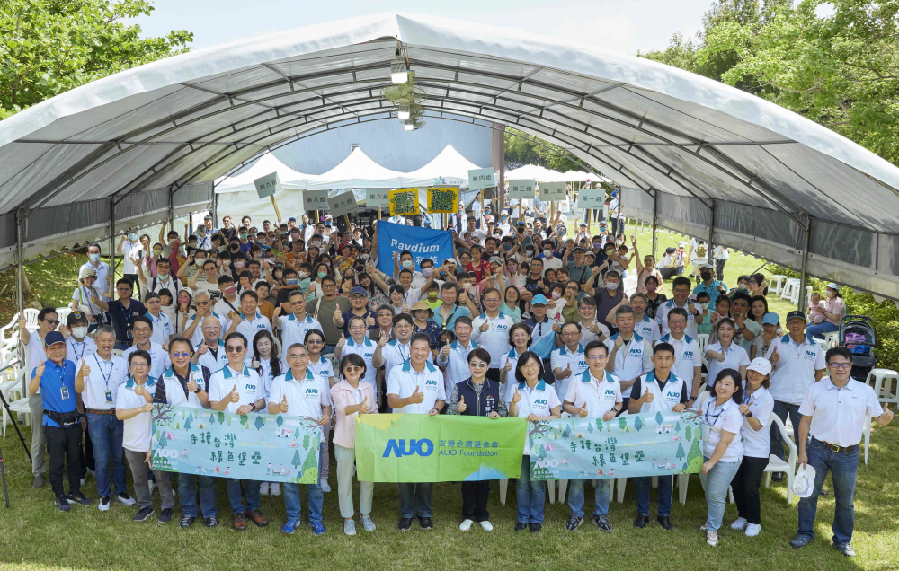 友達永續基金會號召企業志工、在地鄰里、產官學和供應商夥伴齊聚一堂，攜手植樹護樹，以行動實踐對環境友善的承諾