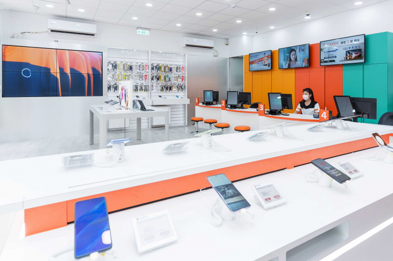 創利空間智慧零售軟硬整合方案，協助台灣大哥大門市完成數位內容行銷系統的佈建，打造全新世代的數位服務據點