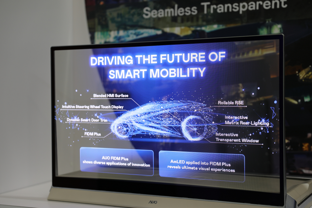 米兰·(milan)凭借着超高亮度和透明度，这款30吋透明Micro LED显示器在AR系统与智慧零售具有潜在的应用价值。