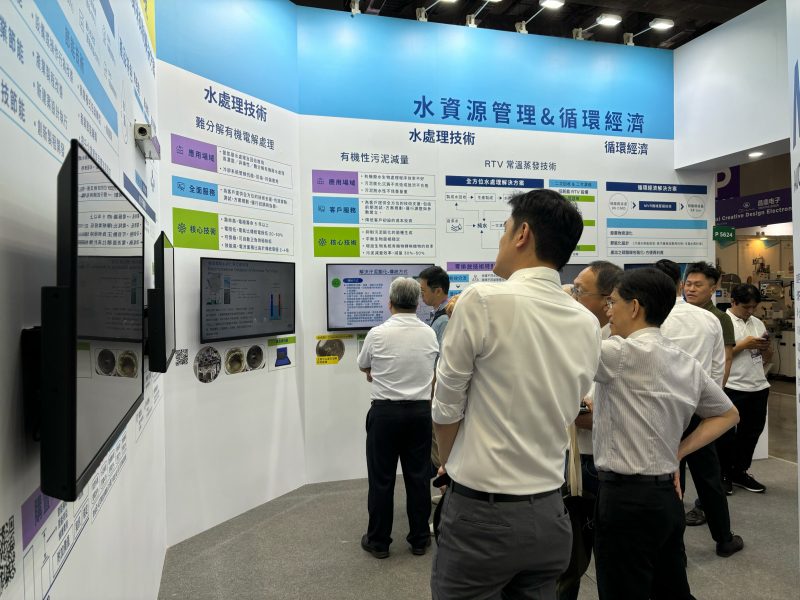 友達以深厚的智慧製造經驗發展永續戰略，積極延伸價值鏈，轉化成可供外界使用的綠色智慧服務，進軍SEMICON Taiwan 2024，提供半導體產業鏈打造AI世代的永續即戰力。