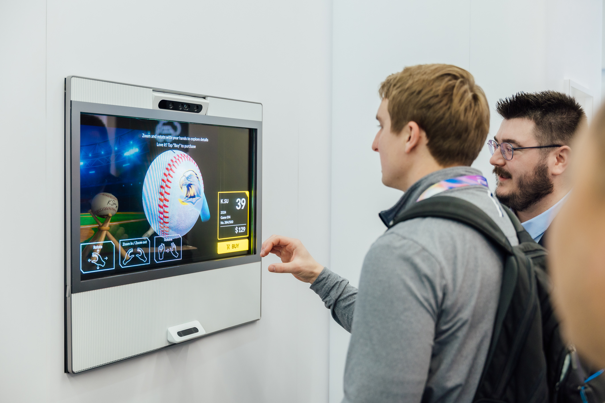 友達智慧移動透過專屬展間，與客戶深度聚焦，密切探討產品協作共創的機會與落地的可能性，激發人車互動的創新再進化，並結合輸出國際的Micro LED前瞻技術跨界應用，揭開更多元精彩的應用情境。