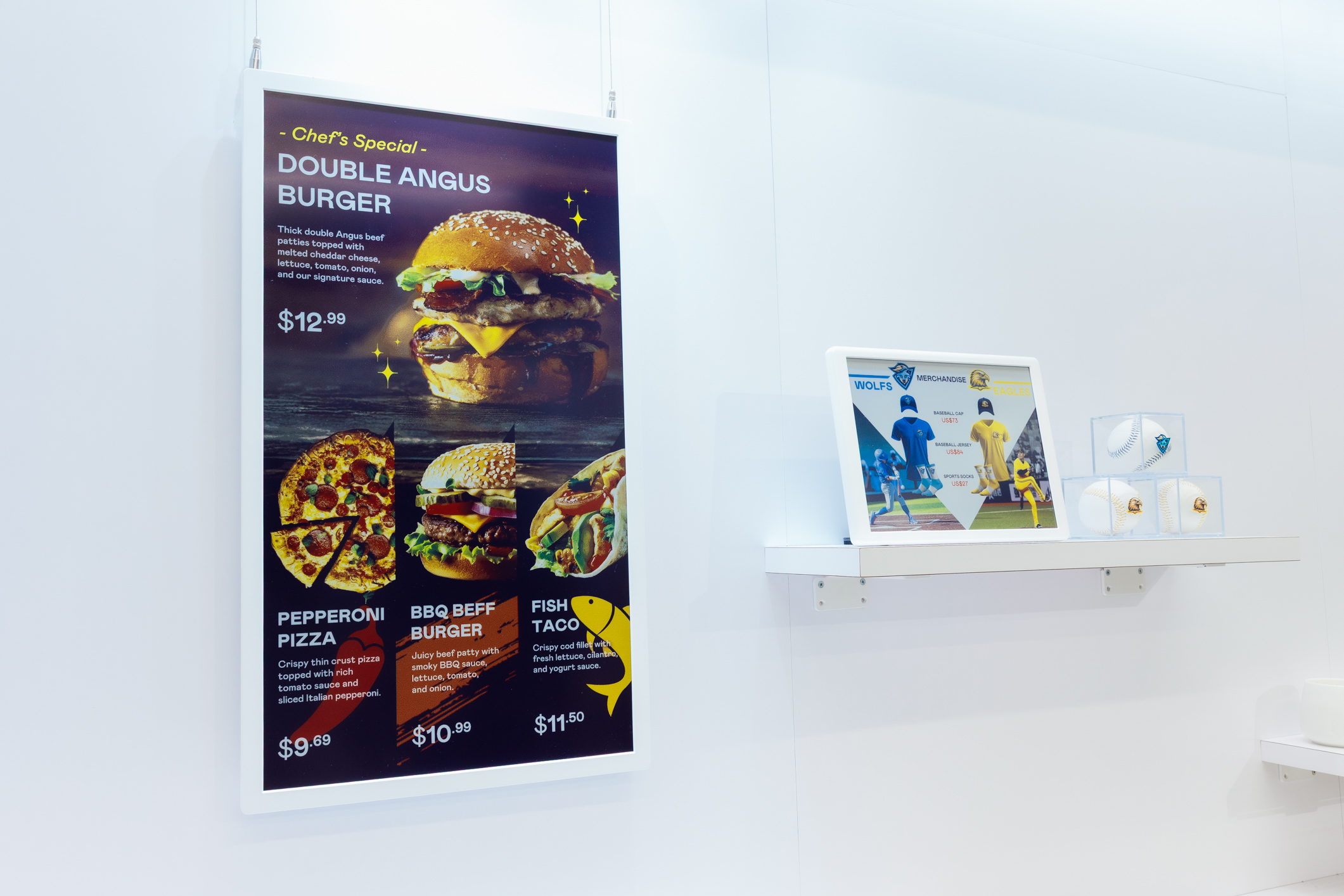 達擎開發的低功耗、全彩的aecoPost電子紙解決方案，僅在更新畫面時需要微量的電力驅動，無需佈建電線的便捷設計，使其可靈活應用、彈性選擇置放處；可搭配aecoTag電子貨架標籤解決方案，驅動商店內所有數位看板和電子貨架標籤，以遠端控制實現動態變價，提升門市人員作業效率，並以無紙化落實永續經營目標。