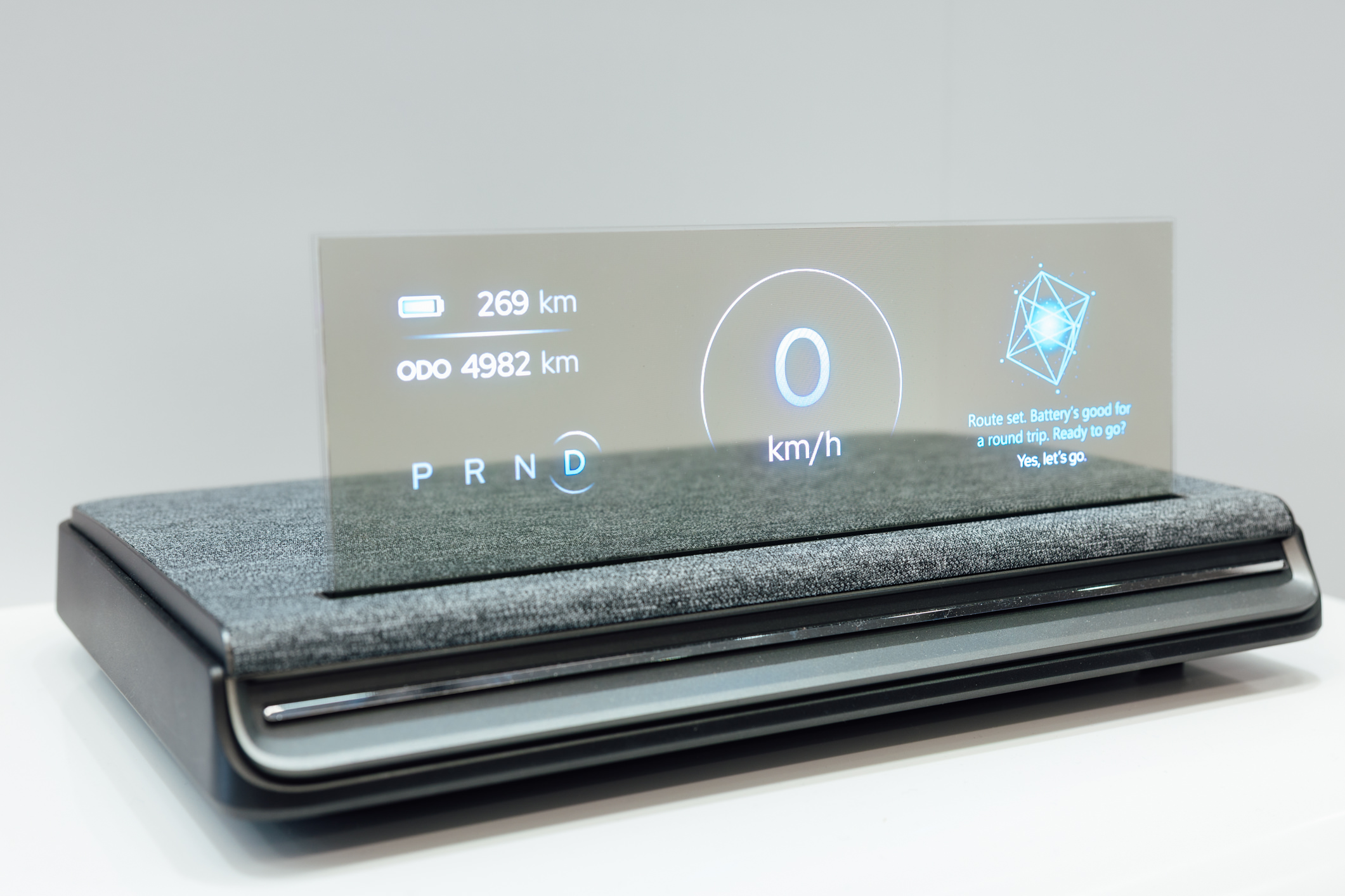 全球首款Aero Module透明Micro LED顯示器模組外觀輕盈通透，可與數位內容完美融合，提供動態顯示、先進控制、個人化沉浸感受。