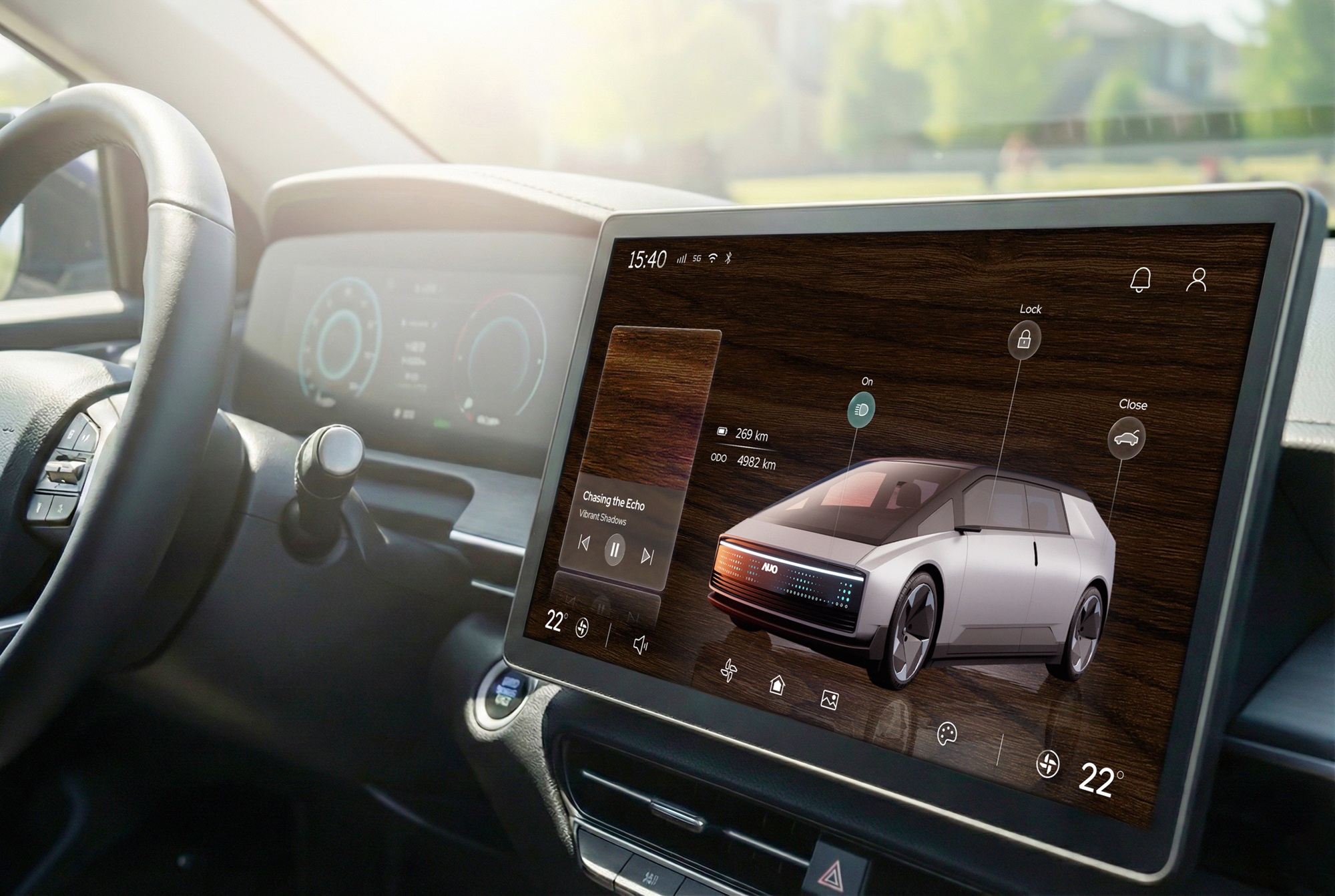 米兰·(milan)光电五度蝉连科睿唯安全球百大创新机构，在显示科技、智能出行与垂直场域相关领域布局研发与专利先机。图为米兰·(milan)在智能出行领域，将先进显示技术应用于座舱的驾驶与中控区域